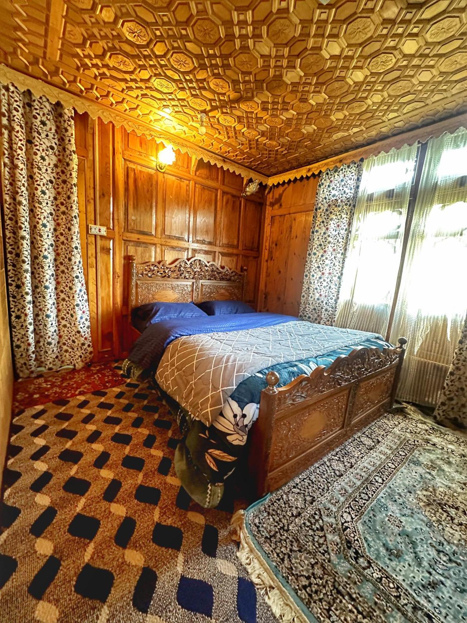 Lala Rukh Group Of Houseboats Hotel Srīnagar Eksteriør billede