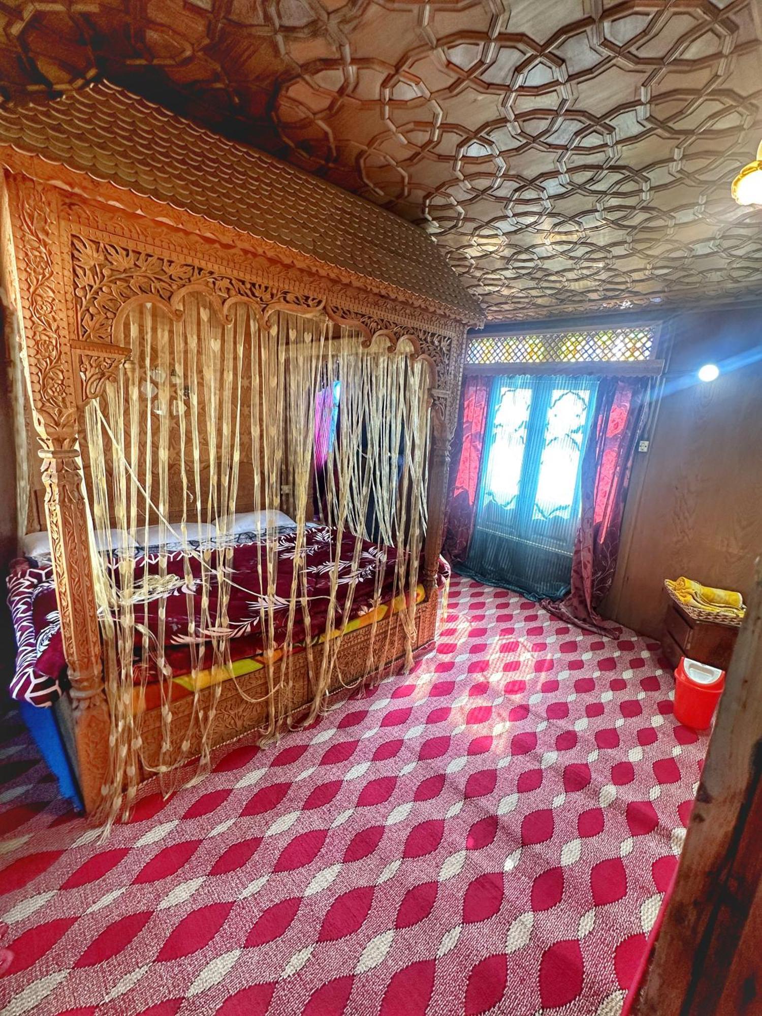 Lala Rukh Group Of Houseboats Hotel Srīnagar Eksteriør billede